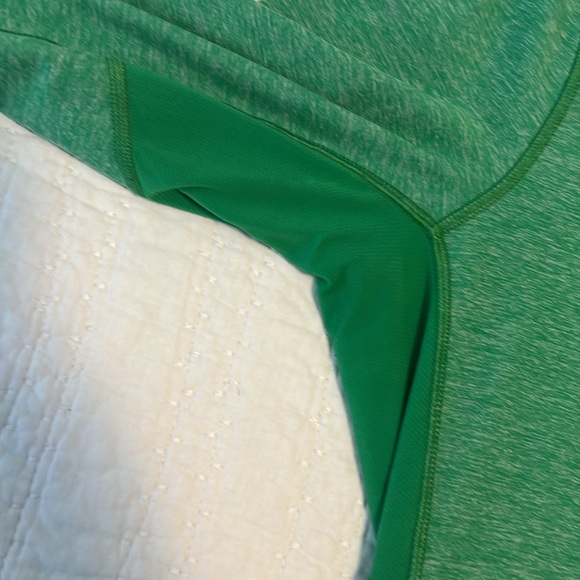 Lululemon size large long sleeve running shirt. Medium to heavy weight - Picture 6 of 8